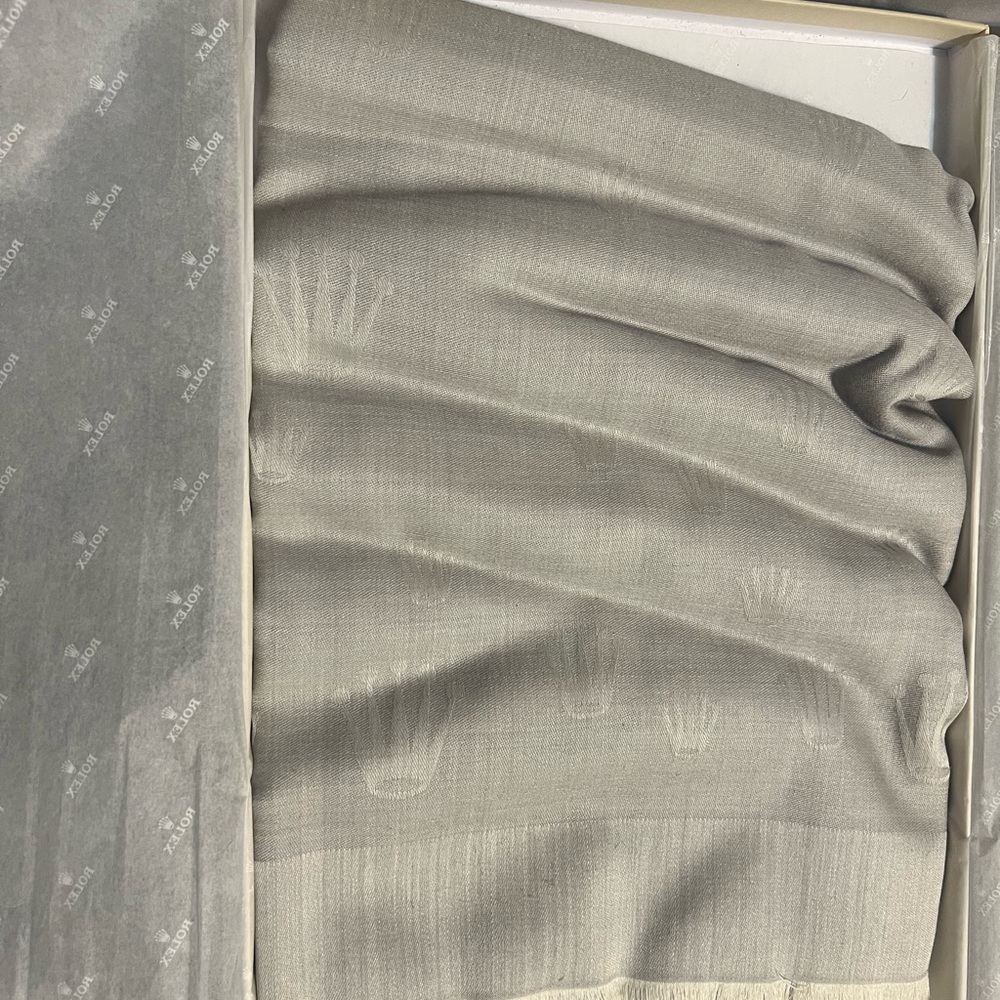 Rolex Elegant Gray Scarf